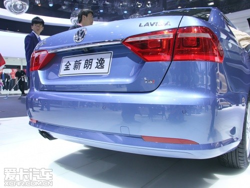 屁股大也坐不住了 诺伊尔恢复有球训练备战